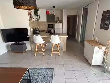à louer – t2 lumineux de 43 61 m² avec balcon et garage – vaulx-en-velin village
