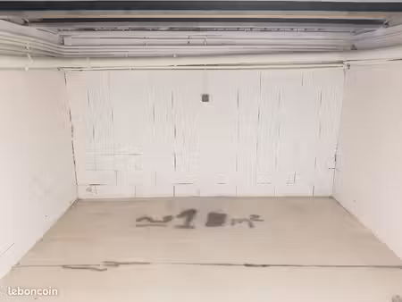 box / garde-meubles de 10 m²