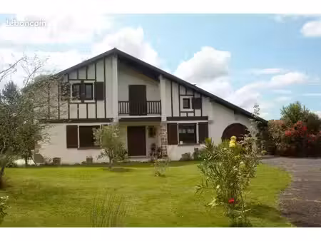 belle propriété  vue dominante  plein sud  autonome énergie  grand terrain trés calme verg