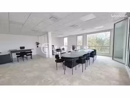 bureau 127 m²