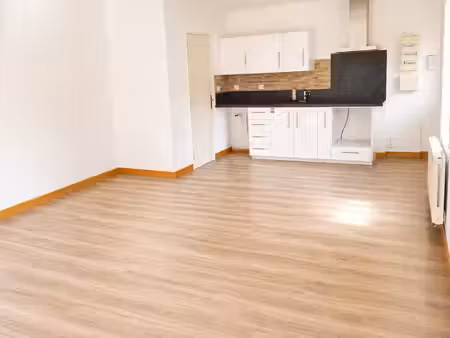 duplex bon état   avec terrasse de 36 m2 .