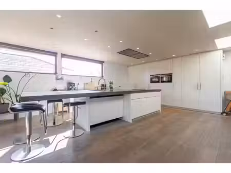 ruime  luxueus ingerichte woning met 3 slaapkamers  grote...