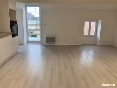 vent grand apt f3 avec terrasse refait à neuf