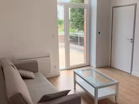 a louer t1 bis meublé calme 28 m2 centre-ville de chemillé avec parking privatif