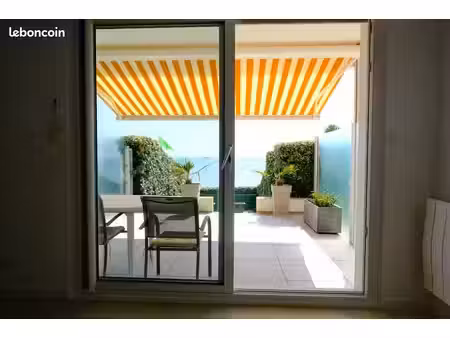 location appartement face mer acces direct à la plage