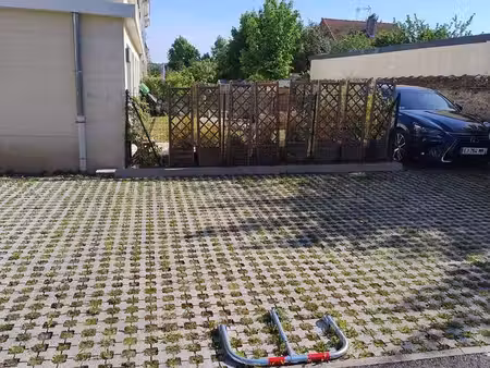 loue place parking