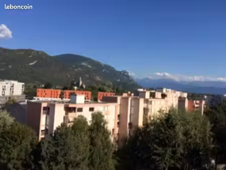 t4 lumineux et spacieux