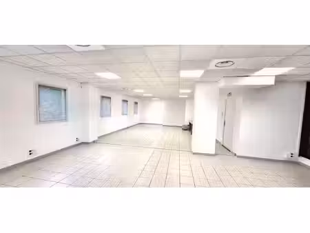 location locaux professionnels 110 m² à nimes (30000)  1 513 €