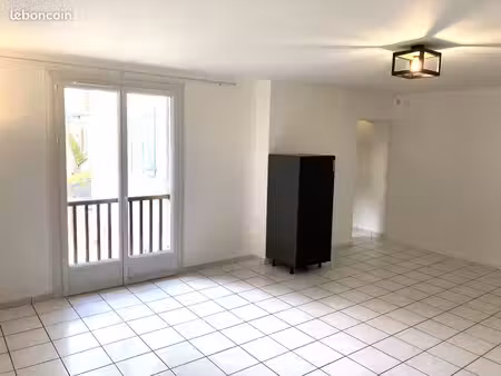 grand 2 pièces de 53 m² rénové  au 1er étage d’une petite résidence