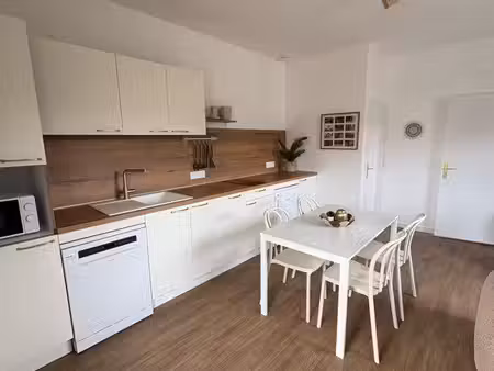 t2 neuf meublé avec terrasse et parking – disponible immédiatement