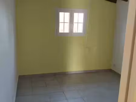 haut de maison 3 pieds à louer
