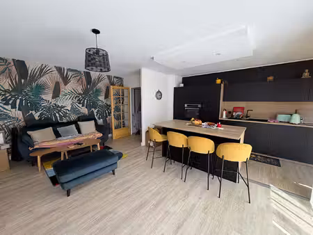 a louer - appartement t3 meublé avec balcon  place de parking et box - angers secteur lafa