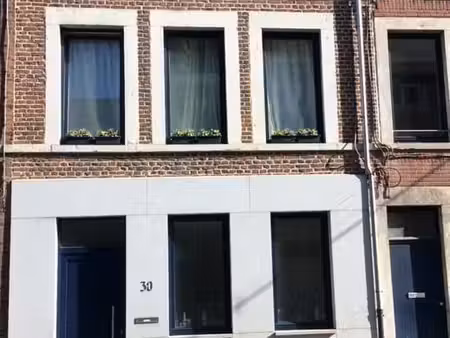 appartement 1 ch. avec petite cour à huy