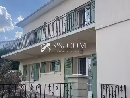 3%. com immobilier à saint savin