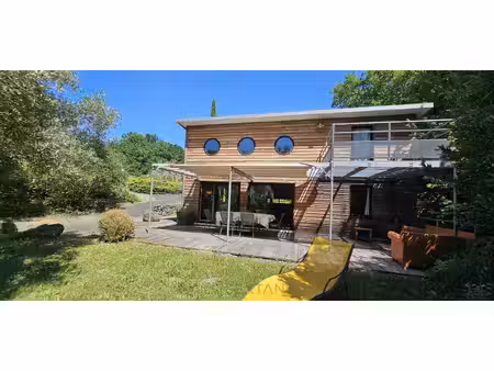 maison d'architecte de 65m² situé à vitrac  l'un des villages les plus prisés du périgord.