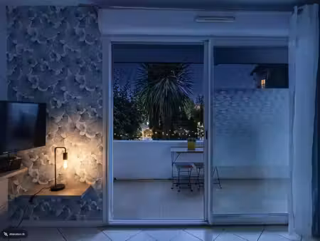 a vendre grand t2 avec balcon et cave