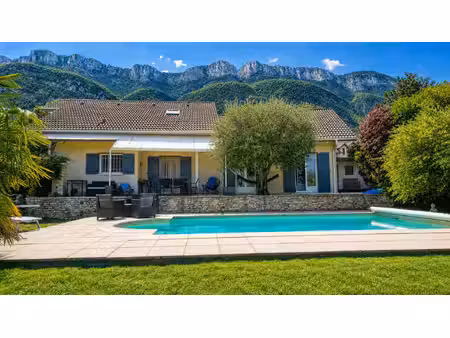 villa 6 pièces 204 m2 5 chambres piscine drumettaz-c