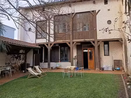 demeure de caractère rénovée avec jardin en bord de canal