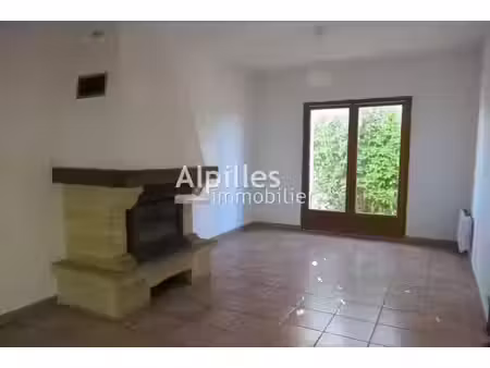 location maison 4 pièces 95 m² à mouriès (13890)  1 290 €