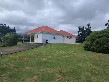 location villa 4 pièces 120 m² à capesterre belle eau (97130)  1 500 €