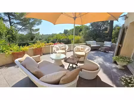 maison 5 pièces de 193 m² - mouans-sartoux castellaras