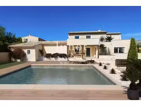 aureille - maison contemporaine vue alpilles