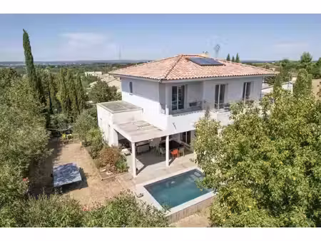 belle villa contemporaine avec bassin à bouillargeus en périphérie de nîmes