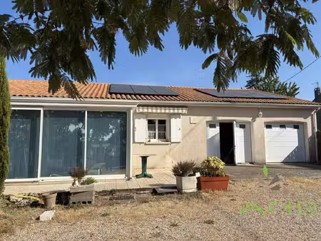 ? maison de plain-pied hameau calme proche de dirac (1641