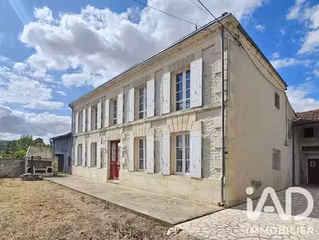 maison traditionnelle à loiré-sur-nie (17470)