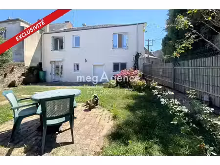 maison de bourg avec jardin  3 grandes chambres