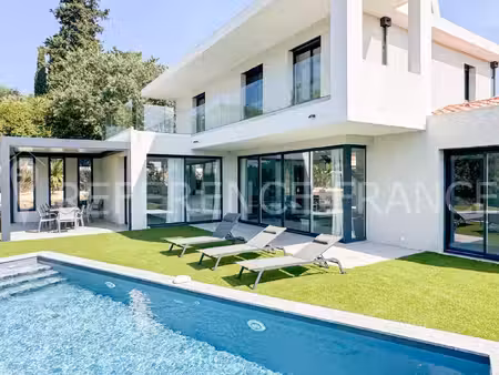 villa de luxe à louer dans le quartier village-le val-cabrieres