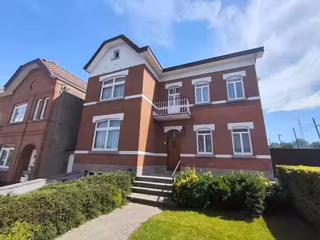 très belle maison de maître 3 chambres avec jardin et garage