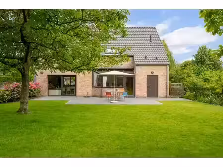 à vendre : spacieuse maison - 5 chambres  jardin et atelier