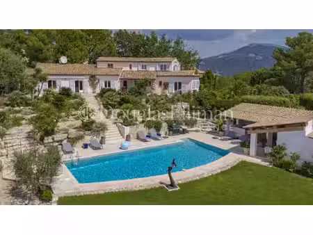 villa de luxe à vendre à châteauneuf-grasse