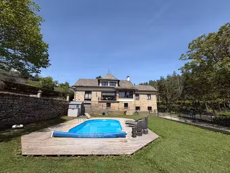 propriété d'exception 274 m² habitables + 699 m² de dépendances et garages