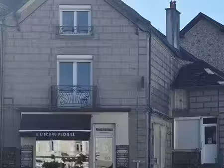 maison de caractère en pierre avec potentiel commercial