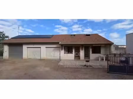 toulon-sur-arroux – maison avec 2 garages attenants  jardin et combles aménageables