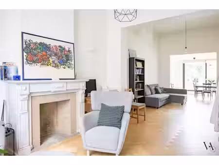 exclusief triplexappartement met 4 slaapkamers in gerenov...