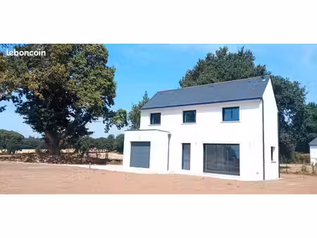 maison contemporaine à la campagne