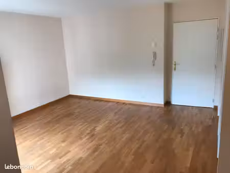 appartement non meublé (résidence récente)