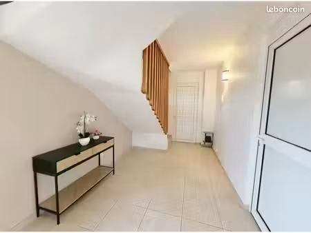 à louer f4 duplex - quartier vatable - les trois-îlets
