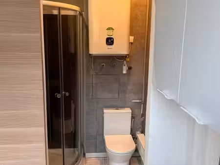 appartement de type t1 avec une cour extérieure