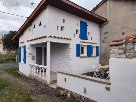 maisonnette / studio rénové – location meublée à l’année