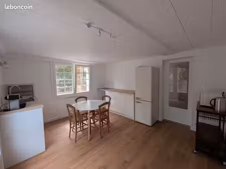 studio meublé 35 m² refait à neuf + terrasse – 550 cc – fontenay-le-comte