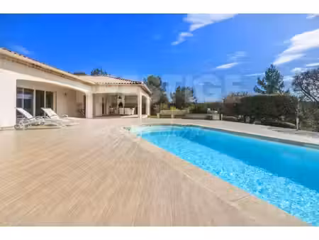 villa de luxe à vendre à ollières