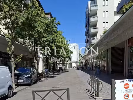 rare à st-germain-en-laye – place de parking sécurisée (12 m²)