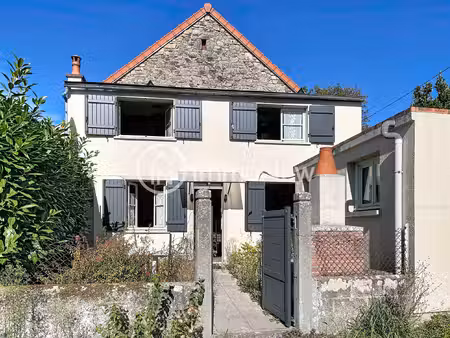 maison avec terrain constructible et batiment à rénover ch