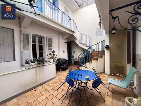 pau centre  maison de ville avec patio et garages