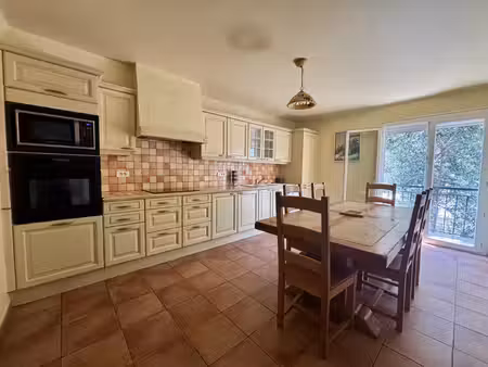 à louer spacieuse maison t5 meublée de 220 m2 avec garage