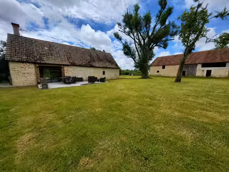 charmante maison en pierre avec dépendance sans voisin